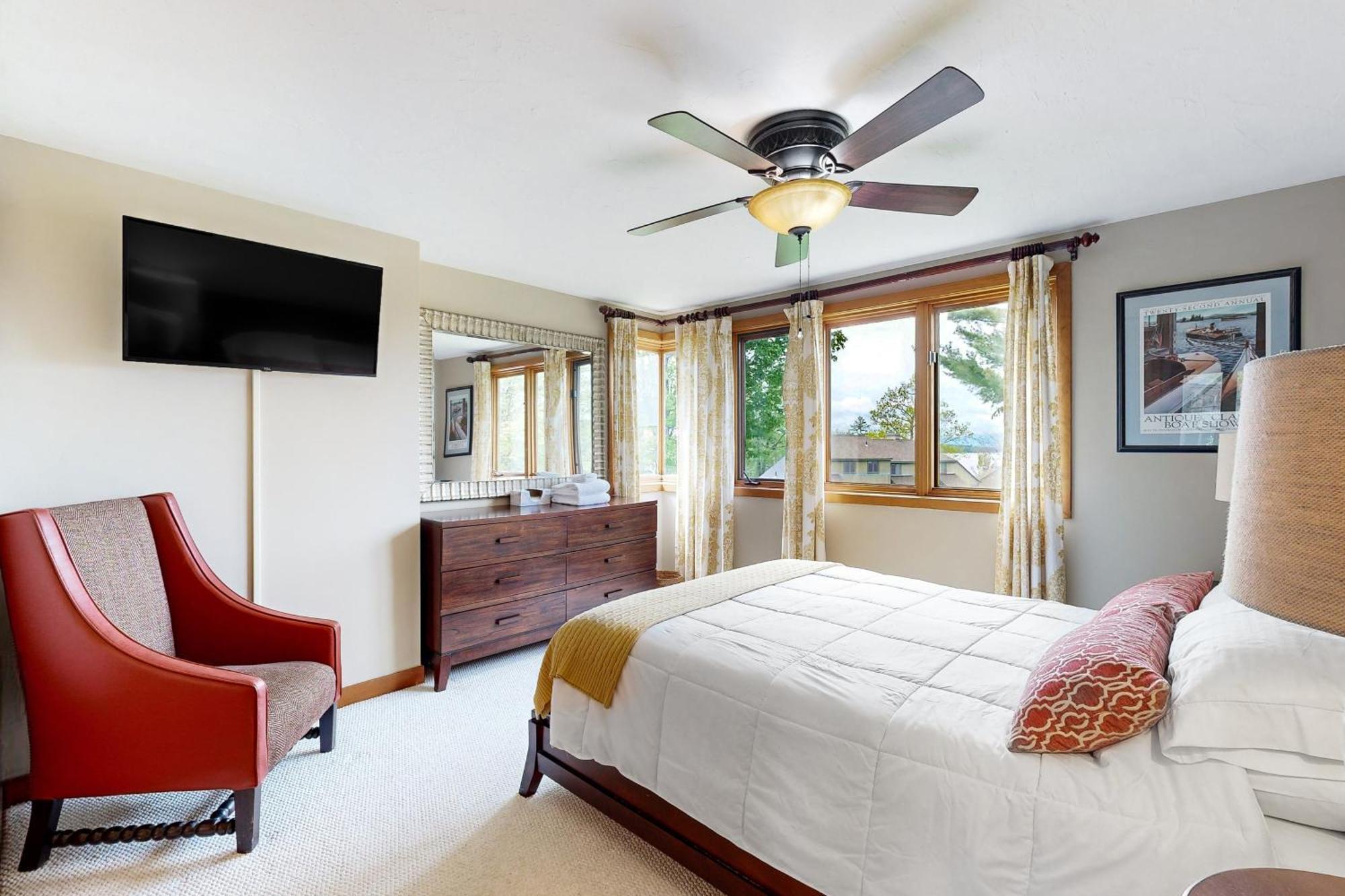 Samoset Condo On Lake Winnipesaukee Gilford Room photo